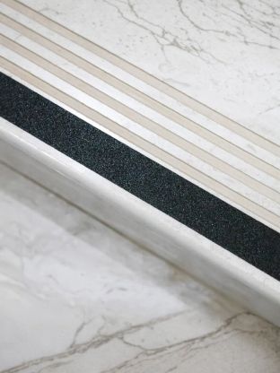 Противоскользящая клейкая лента 25 мм, с абразивом, 5 м, Aviora, 302-018