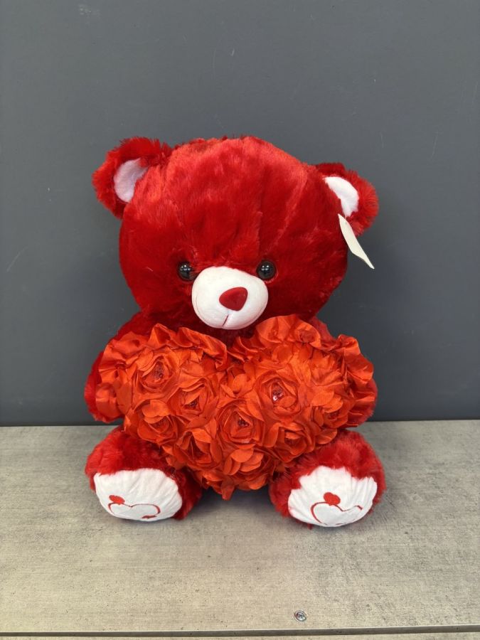 плюшевый мишка с сердечком