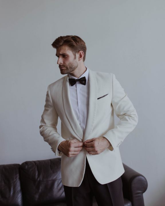 Смокинг белый на прокат