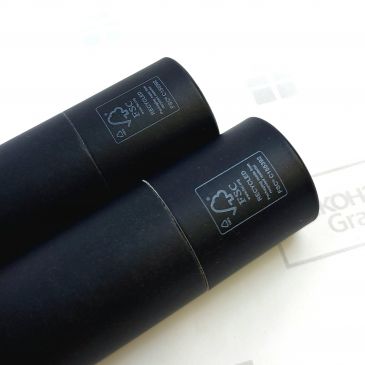 помады с логотипом