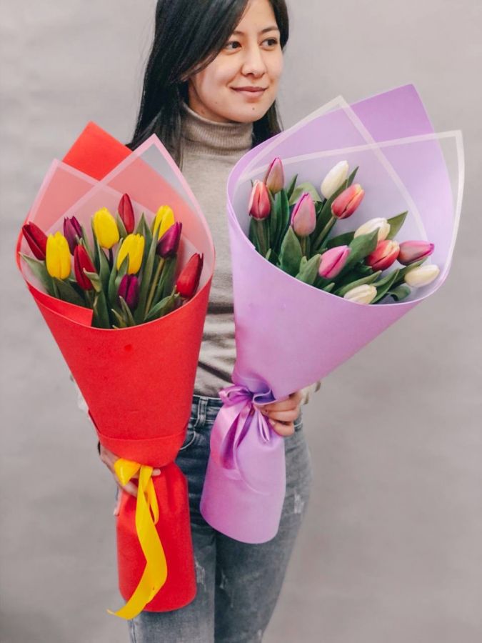 11 тюльпанов в стильной упаковке