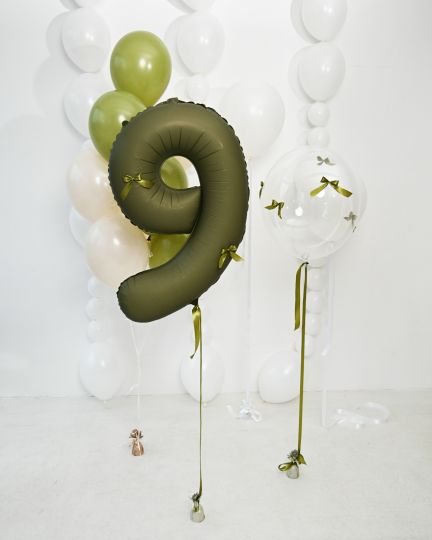 Оливковый сет с бусами из шаров