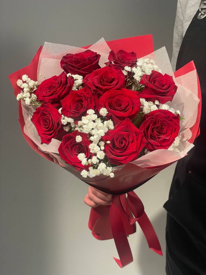 Букет Роз 70см с гипсофилой "Ритм сердца"