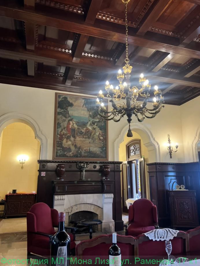 Гольф и историческое здание