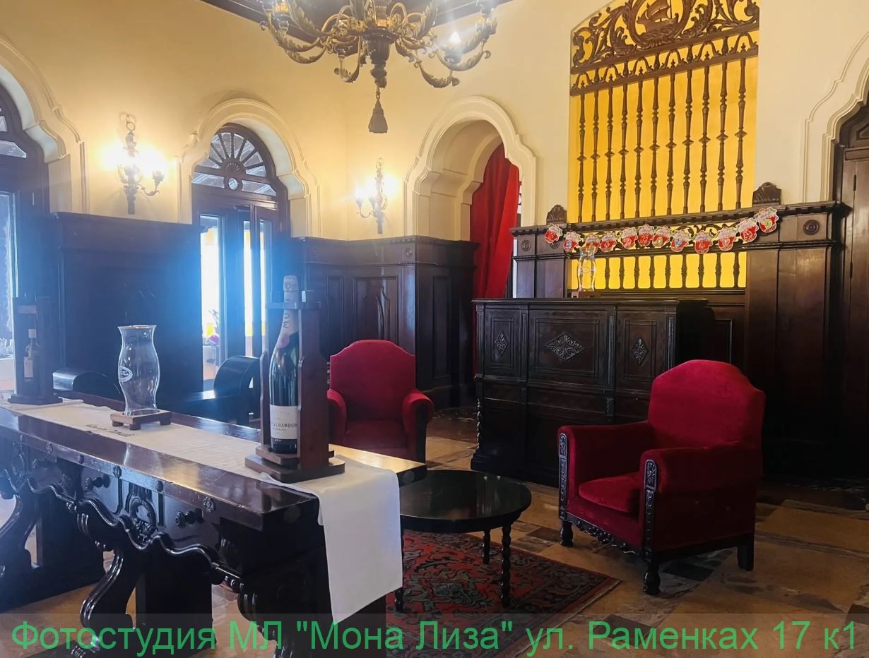 Гольф и историческое здание