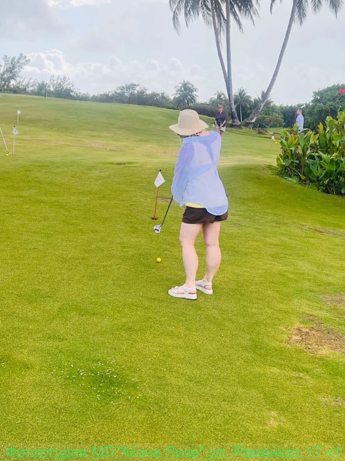 Гольф и историческое здание