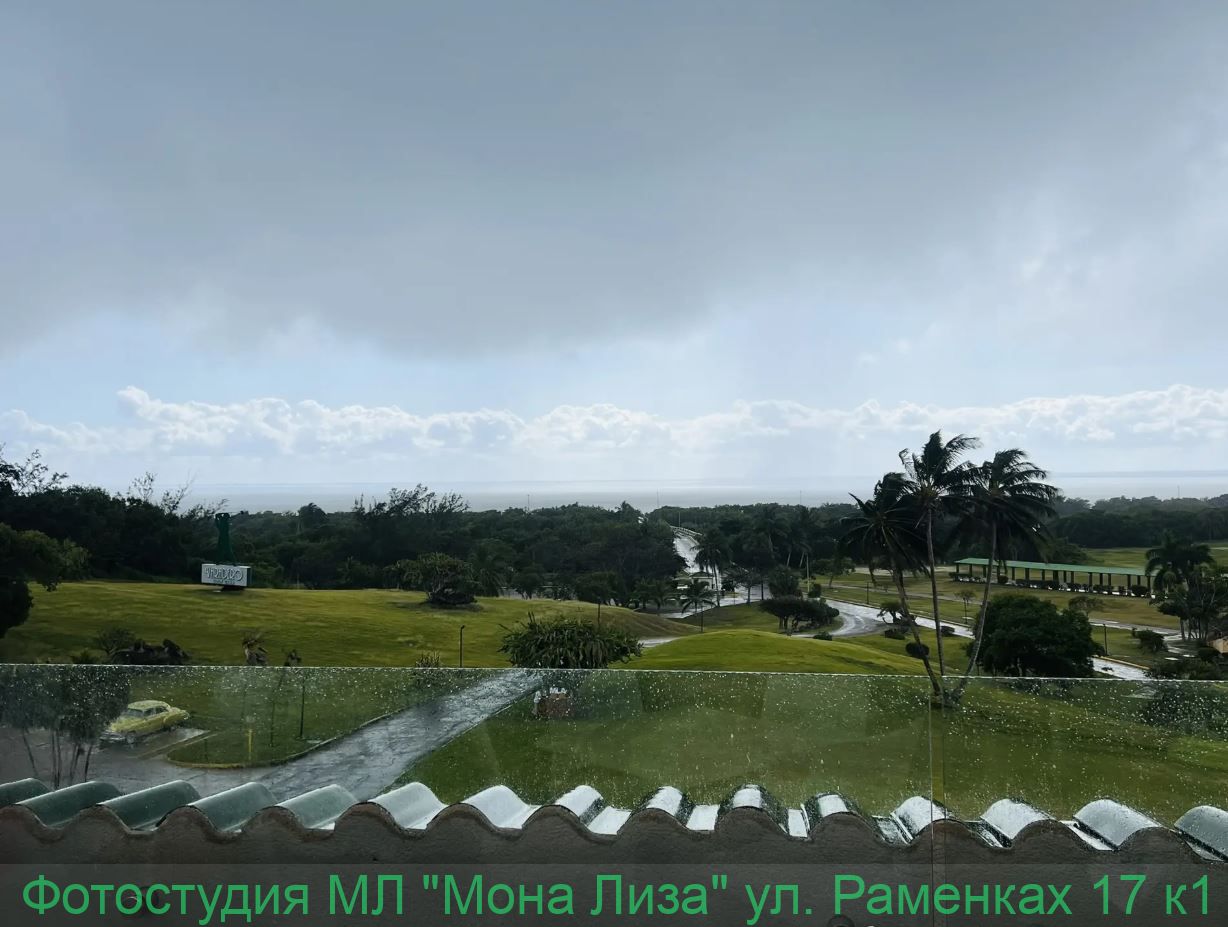 Гольф и историческое здание