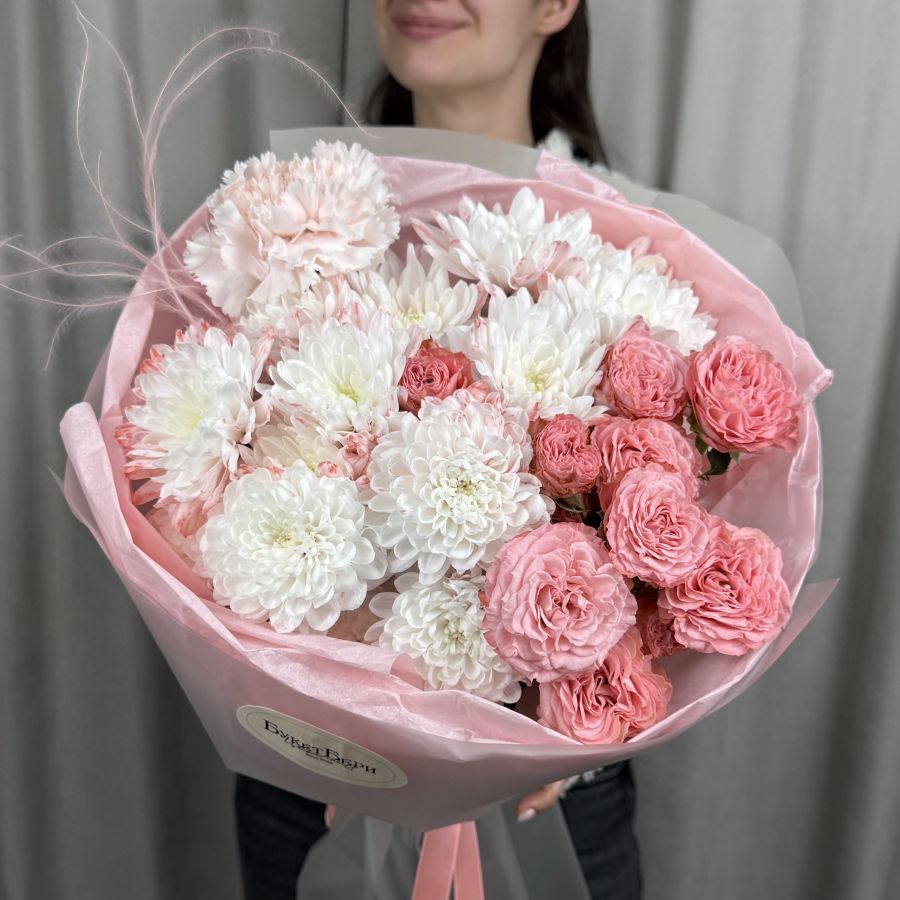 Букет из стойких розовых цветов