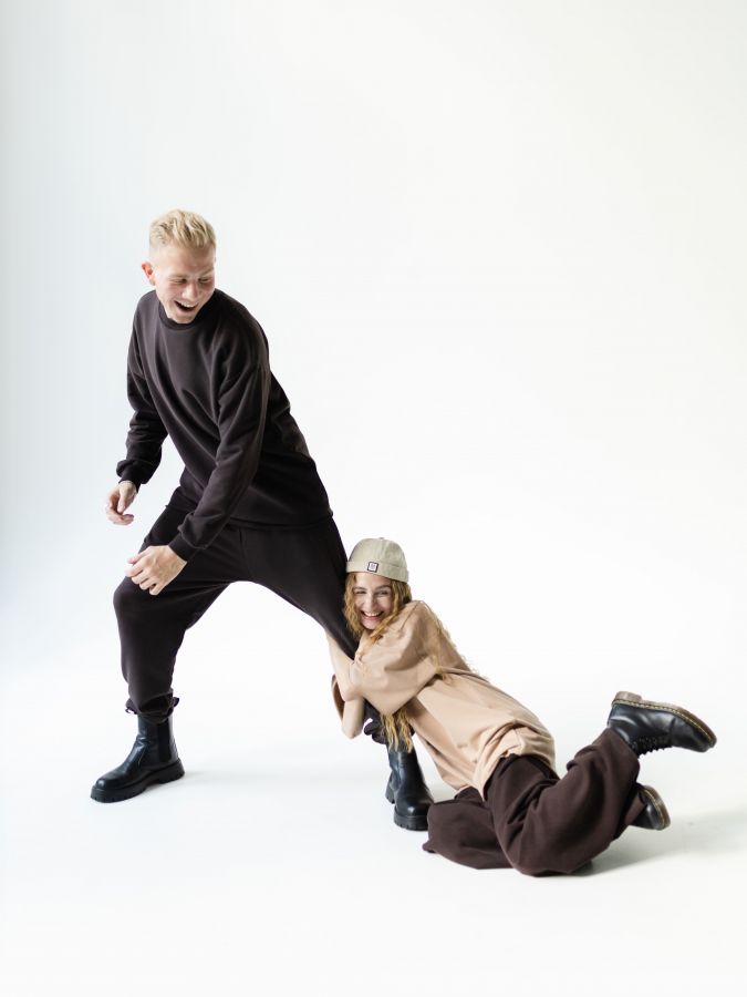 Брюки с защипами шоколад