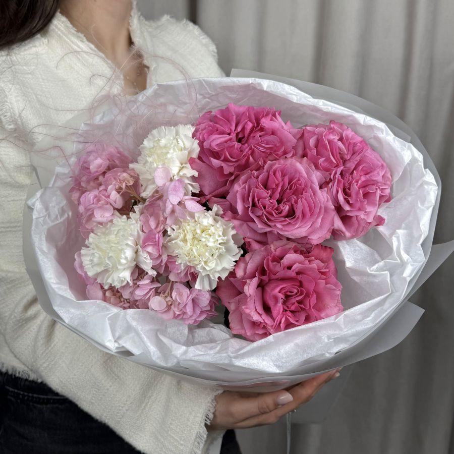 Букет с французскими пионовидными розами