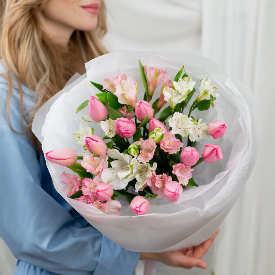 Тюльпаны с альстромерией