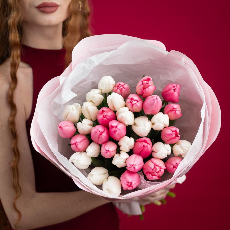 Белые и розовые тюльпаны 35 штук