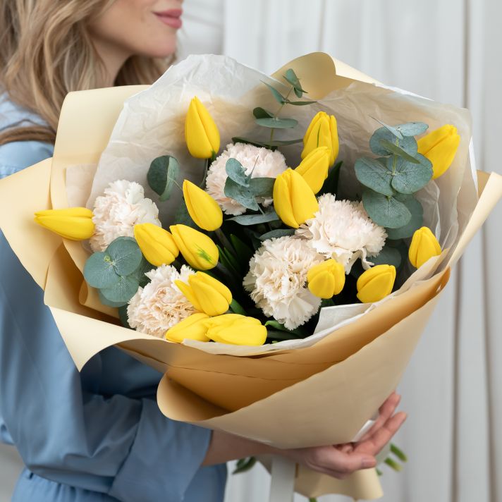 Букет из тюльпанов с диантусами