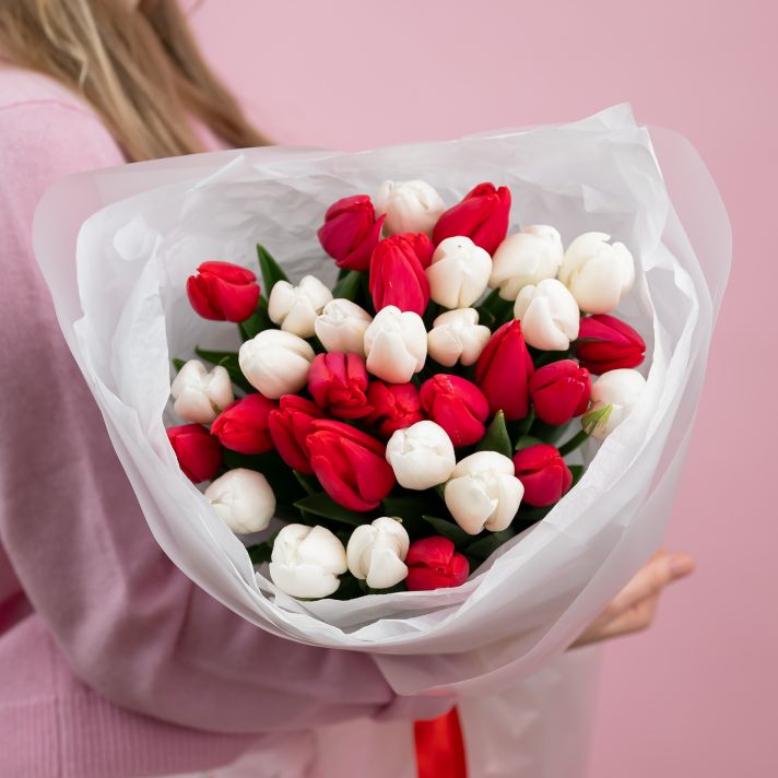 Тюльпаны красные с белыми