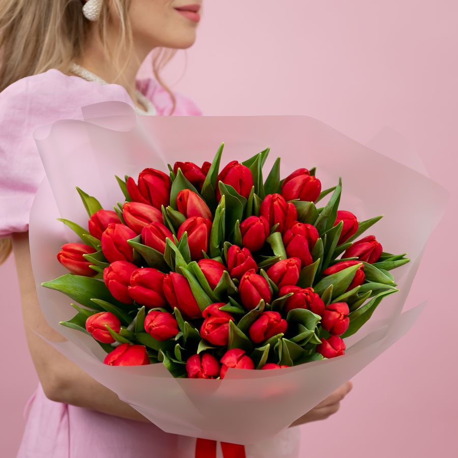 Тюльпаны красные  в упаковке  (от 15 шт)