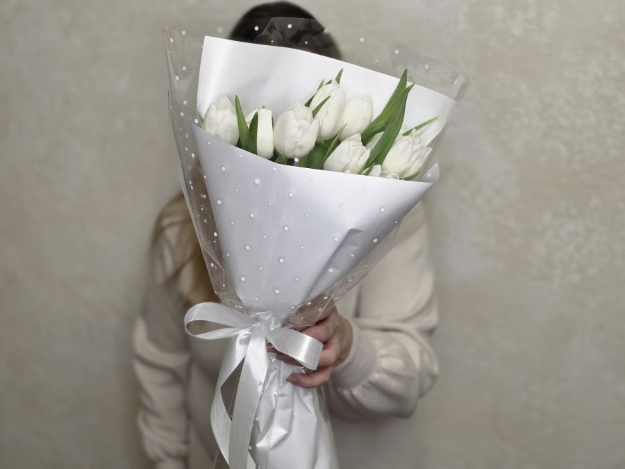 Букет из белых тюльпанов