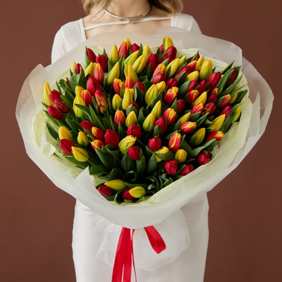Букет из разноцветных тюльпанов (от 11 шт)