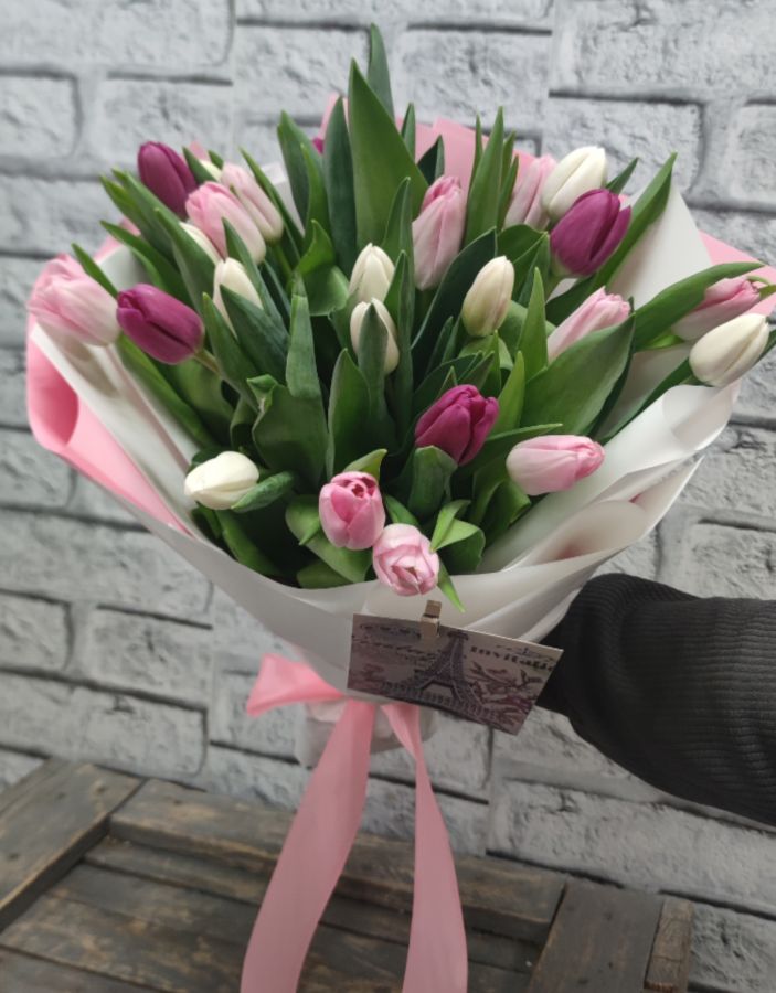 Нежные тюльпаны в трендовой упаковке