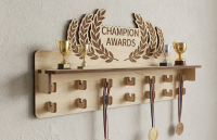 Стенд для наград и кубков настенный с полкой