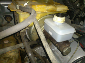 Снятие И Установка Бачка Тормозной Жидкости на Автомобиле Варшавское шоссе 170Бс7