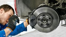 Снятие И Установка Переднего Левого Тормозного Суппорта на Автомобиле Варшавское шоссе 170Бс7