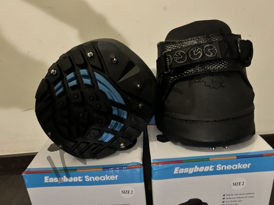 Пара ботинок Easyboot Sneaker шипованные размер 2 комиссионные. Цена за комплект.