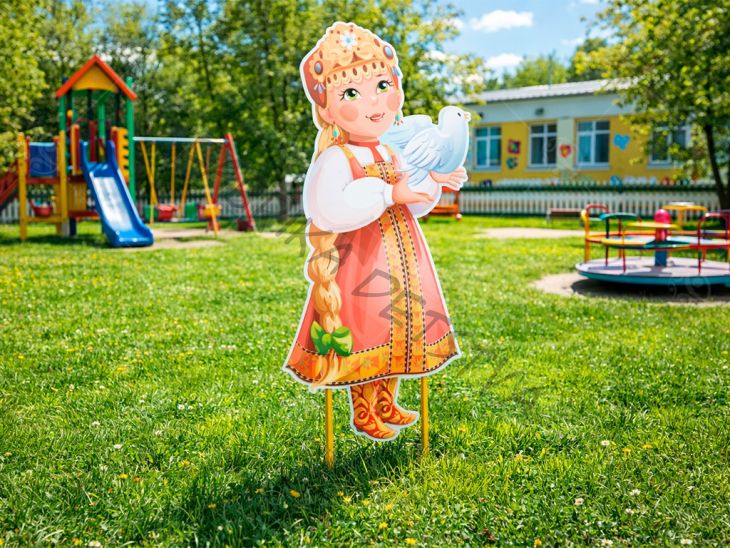 Уличная фигура "Русская краса с белым голубем"