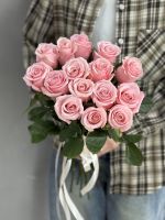Букет 15 розовых роз под ленту