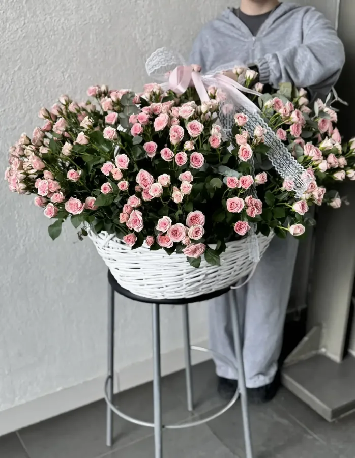 Корзина 61 кустовая Роза