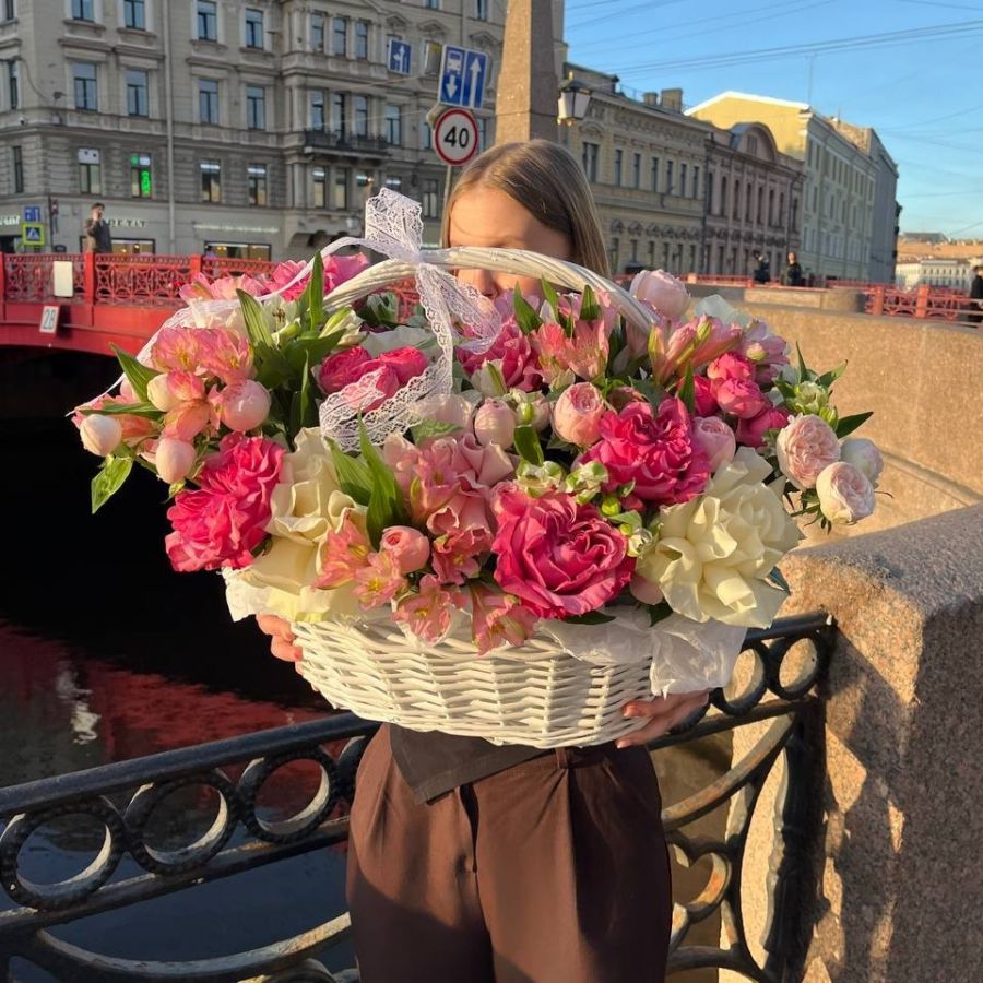 Сборная корзина цветов
