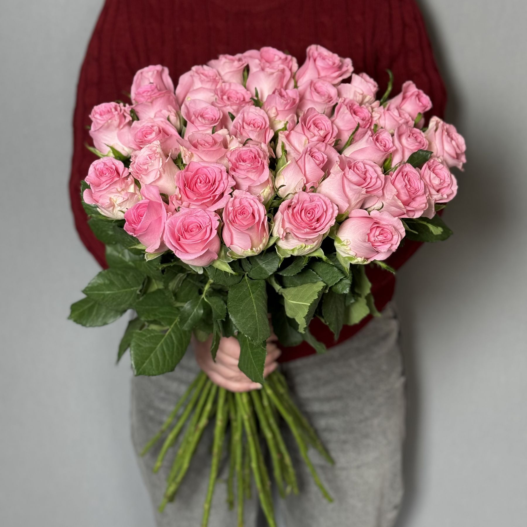 35 розовых роз