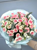 Букет из кустовой розы