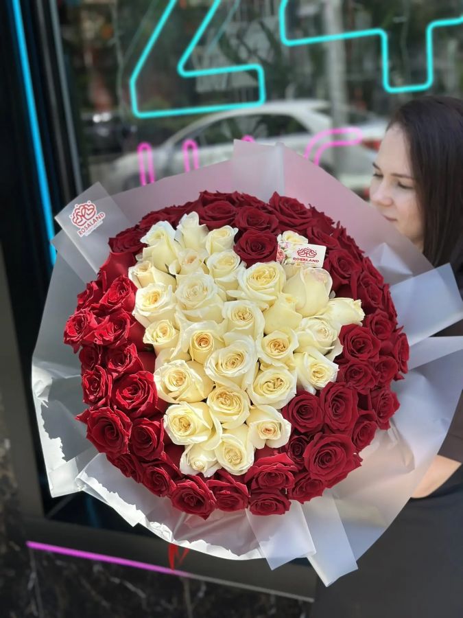 Букет  в форме сердца из розы Канделайт и Эквадор 60 см
