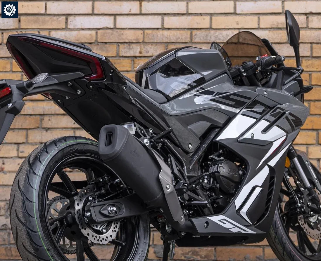Вид сзади GPX Demon