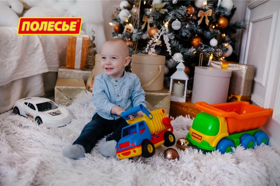 "КонсТрак", автомобиль-самосвал (в сеточке)