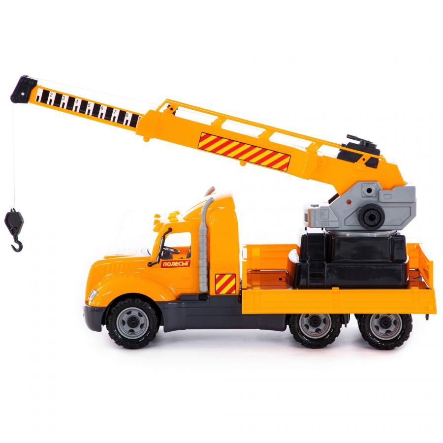 "Майк", автомобиль-кран с поворотной платформой (в сеточке)