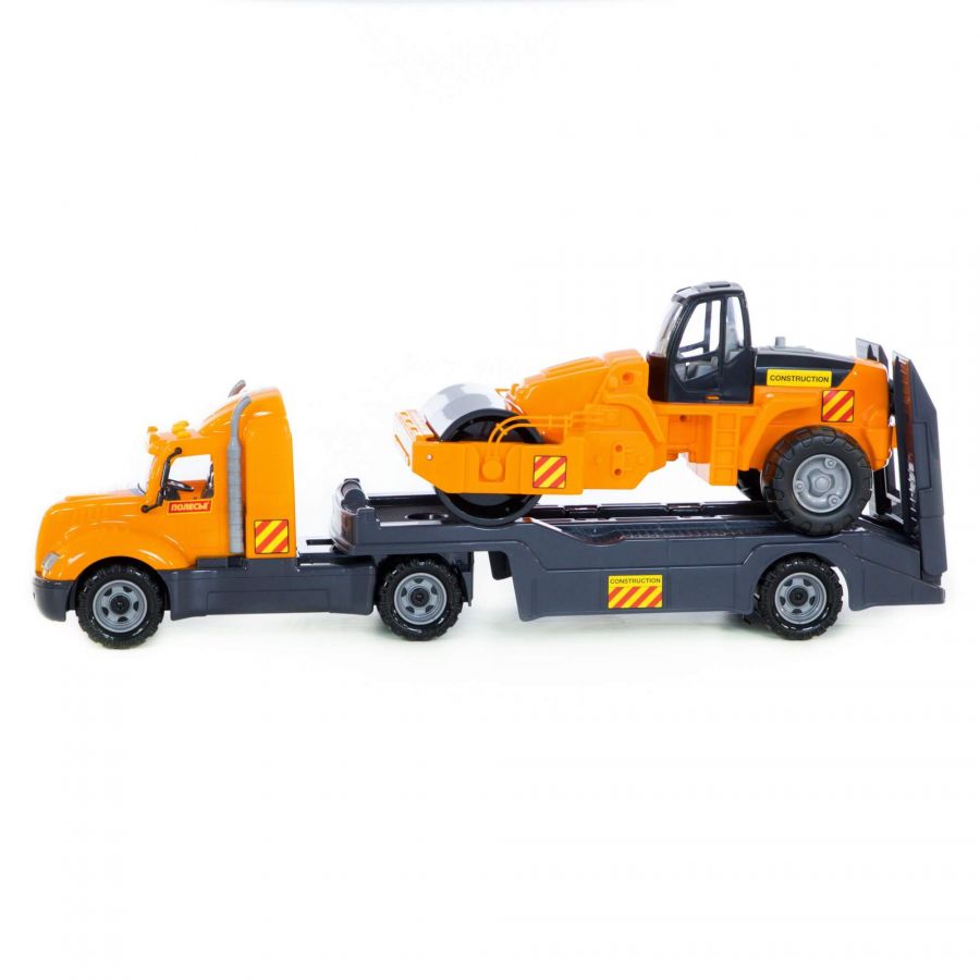 "Майк", автомобиль-трейлер + дорожный каток (в сеточке)