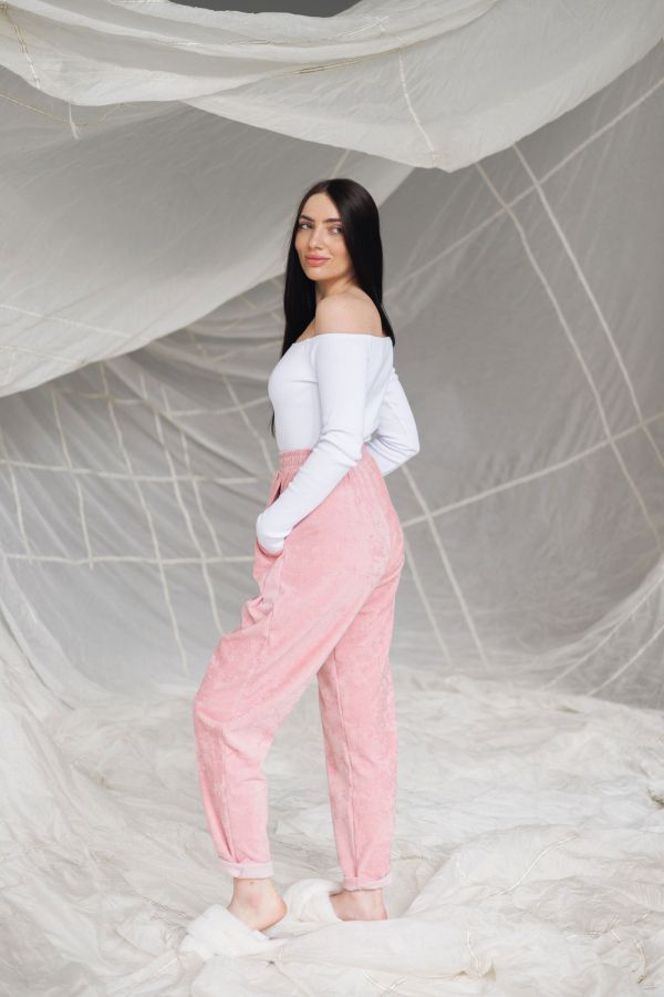 Брюки с защипами из вельвета розовые