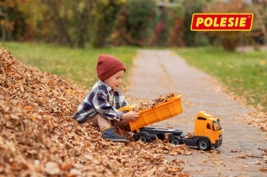 Автомобиль-самосвал с полуприцепом (в сеточке)