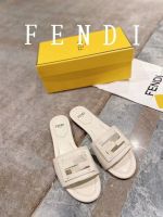 Шлепанцы FENDI бежевые