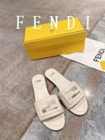 Шлепанцы FENDI бежевые