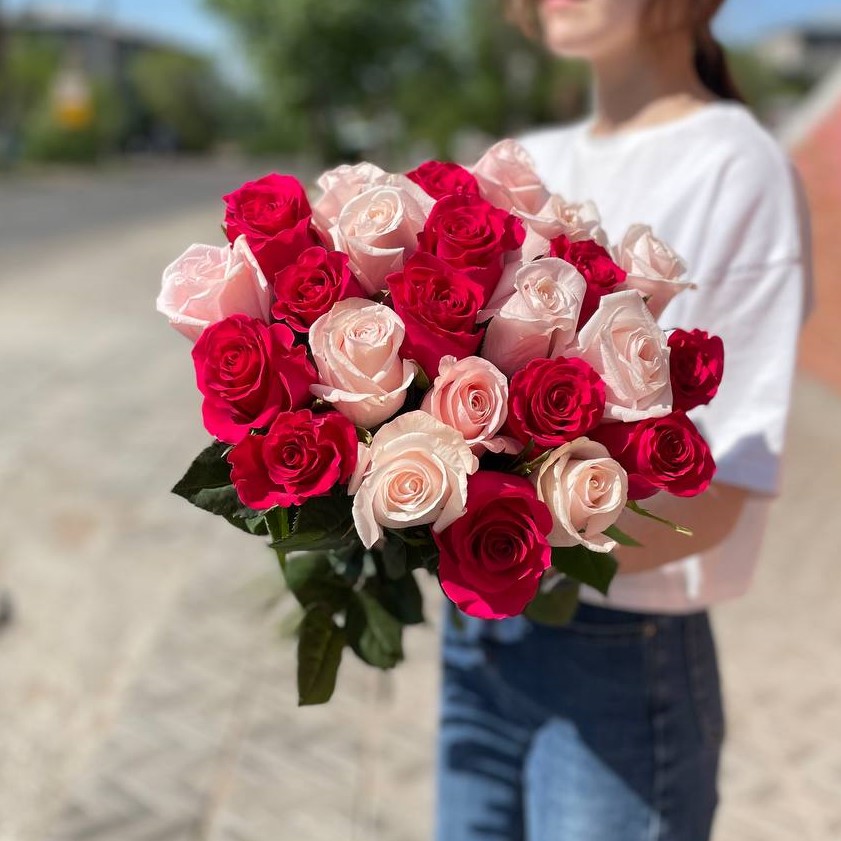 Акция! Розы микс (от 25 шт) нежно розового и ярко розового цвета