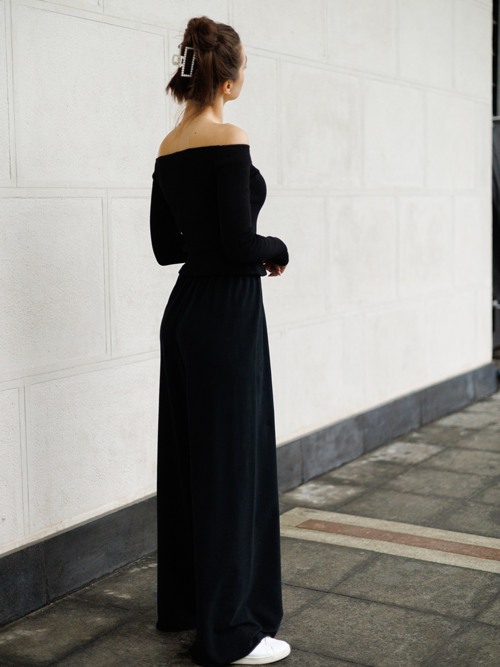 Топ с открытыми плечами в рубчик черный