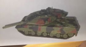 Сборная модель фирмы XF танка Leopard 2A5, в масштабе 1:72, без коробки