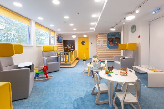 Стол растущий, штабелируемый "Эдди" с круглой столешницей на 4 места (Белый)