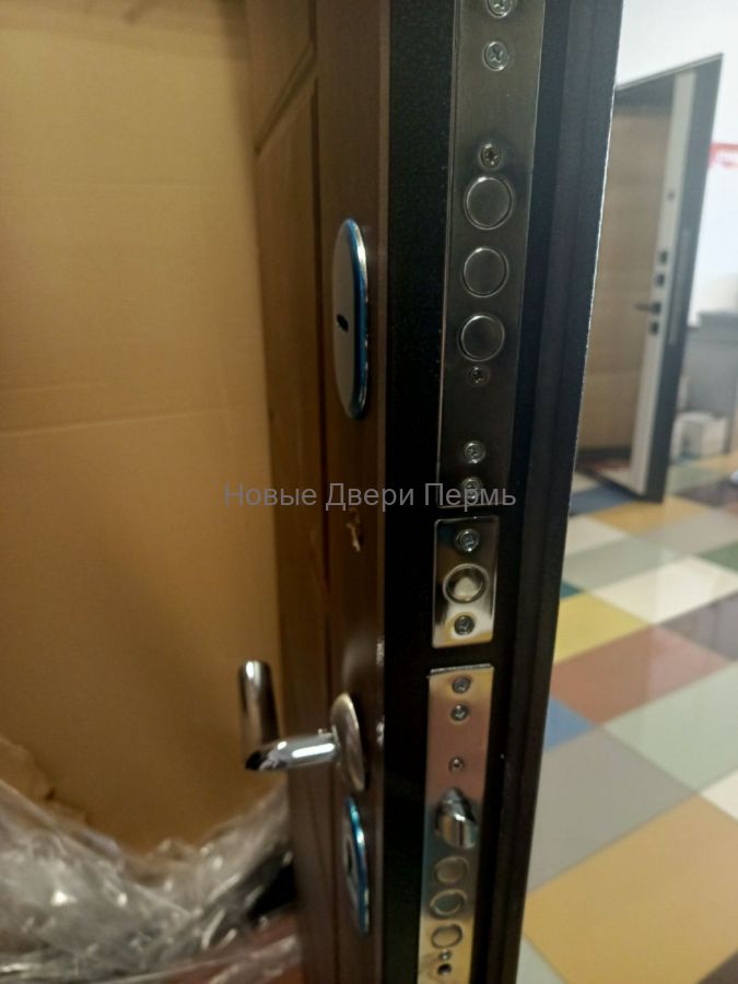 Престиж 2К Антик серебро/ Орех " входная дверь