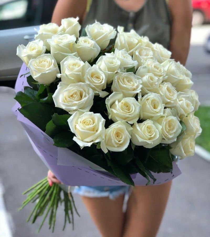 Букет из 31 белой розы