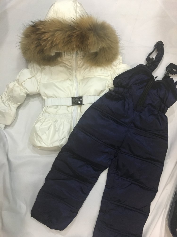 MONCLER ДЕТСКИЙ КОСТЮМ (МОНКЛЕР) БЕЛЫЙ С ЧЕРНЫМИ ШТАНАМИ