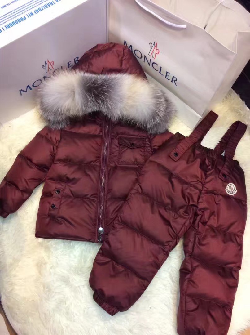 MONCLER ДЕТСКИЙ КОСТЮМ (МОНКЛЕР) БОРДОВЫЙ С БЕЛЫМ МЕХОМ