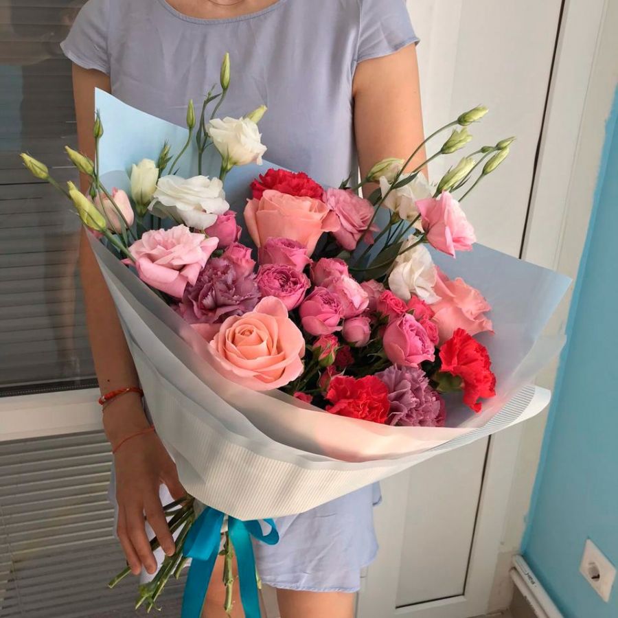 Сборный букет разноцветных оттенков